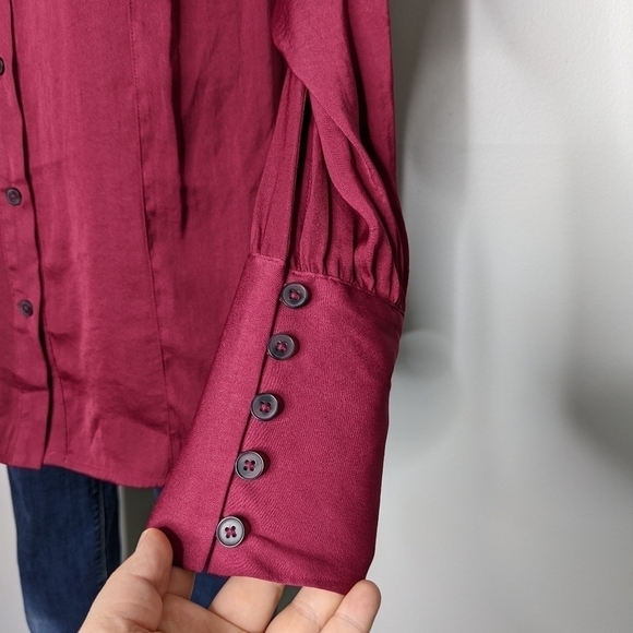 ✨3/$15 Free People red satin button up blouse S - Picture 4 of 9